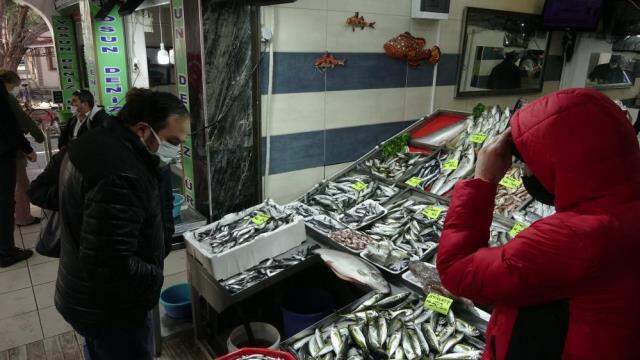 Balık fiyatları fırladı! Lüferin kilosu 200 liraya dayandı
