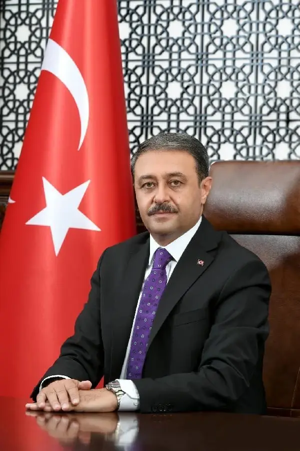 Balıkesir Valisi Şıldak'tan maskeli kardan adam paylaşımı
