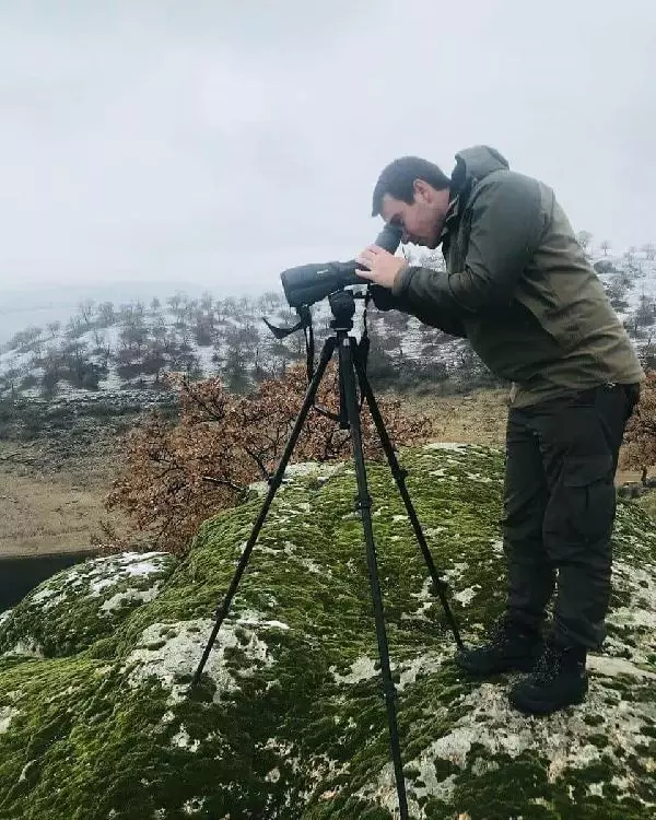 Baraj gölünde ağa takılan pelikan kurtarıldı Baraj gölünde ağa takılan pelikan kurtarıldı
