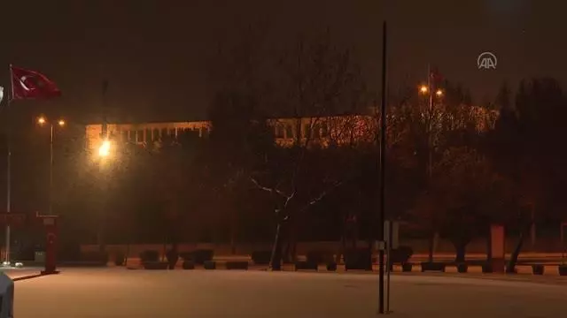 Başkentte kar yağışı etkili oluyor Başkentte kar yağışı etkili oluyor
