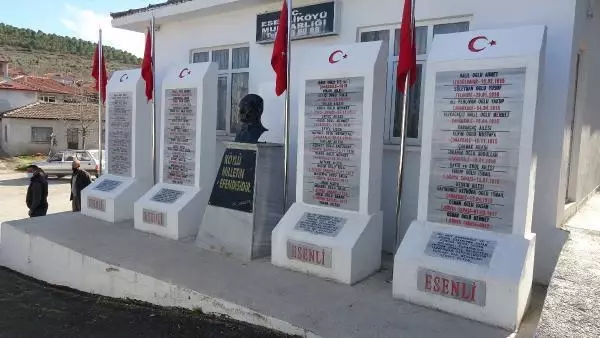 Bigadiçli 320 şehit anısına, 69 mahalleye 74 anıt yaptırıldı Bigadiçli 320 şehit anısına, 69 mahalleye 74 anıt yaptırıldı