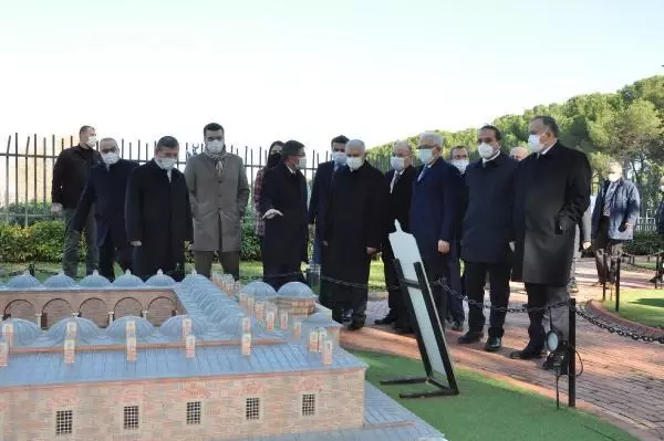 Binali Yıldırım, Manisa Valisi Karadeniz'i ziyaret etti (2) Binali Yıldırım, Manisa Valisi Karadeniz'i ziyaret etti (2)