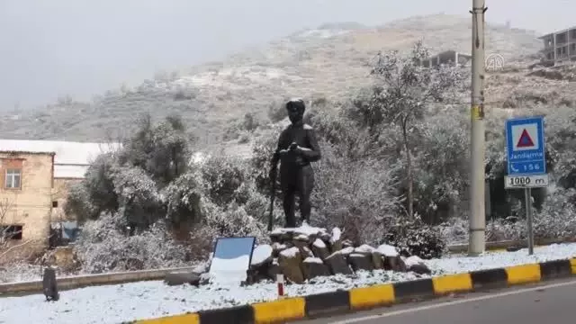 Birgi'ye 10 yıl sonra kar yağdı Birgi'ye 10 yıl sonra kar yağdı