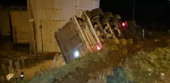 Bursa-Yalova karayolunda buzlanma nedeniyle TIR şarampole uçtu; 1 yaralı