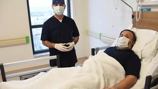 Cinsel organında çıkan sivilcenin 'gazlı gangrene' dönüşmesi nedeniyle ölümden döndü Cinsel organında çıkan sivilcenin 'gazlı gangrene' dönüşmesi nedeniyle ölümden döndü