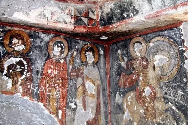 Definecilerin tahrip ettiği tarihi kilise, restore edilecek
