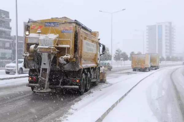 Denizli-Antalya Karayolu, kar nedeniyle ulaşıma kapandı