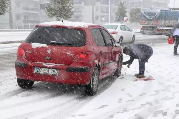 Denizli-Antalya Karayolu, kar nedeniyle ulaşıma kapandı