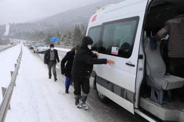 Denizli-Antalya Karayolu kar nedeniyle ulaşıma kapandı: 5 kilometre uzunluğunda kuyruk oluştu Denizli-Antalya Karayolu kar nedeniyle ulaşıma kapandı: 5 kilometre uzunluğunda kuyruk oluştu