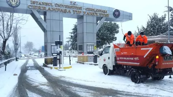 Fatih'te kış çalışmaları aralıksız sürüyor Fatih'te kış çalışmaları aralıksız sürüyor