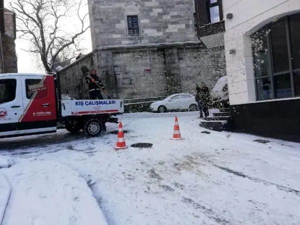 Fatih'te kış çalışmaları aralıksız sürüyor Fatih'te kış çalışmaları aralıksız sürüyor