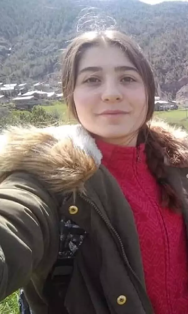 Son dakika... Hafif ticari aracın çarptığı liseli Ayşe, 10 günlük yaşam savaşını kaybetti Son dakika... Hafif ticari aracın çarptığı liseli Ayşe, 10 günlük yaşam savaşını kaybetti