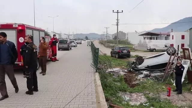 Hurdaya dönen otomobilinden yara almadan kurtuldu Hurdaya dönen otomobilinden yara almadan kurtuldu