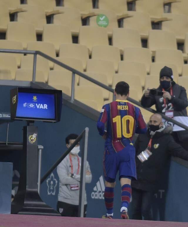 İspanya Süper Kupası'nı Athletic Bilbao kazandı, Messi kariyerinde ilk kez kırmızı gördü İspanya Süper Kupası'nı Athletic Bilbao kazandı, Messi kariyerinde ilk kez kırmızı gördü