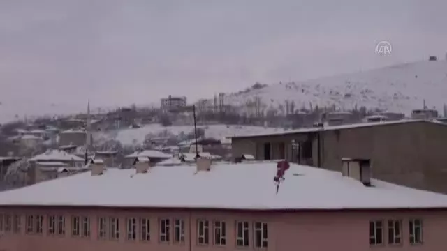KAHRAMANMARAŞ - Kar yağışı etkili oldu KAHRAMANMARAŞ - Kar yağışı etkili oldu