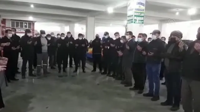 Kale'de semt pazarında dua geleneği devam ettiriliyor Kale'de semt pazarında dua geleneği devam ettiriliyor