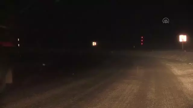 Kar ve tipi ulaşımda aksamalara yol açıyor Kar ve tipi ulaşımda aksamalara yol açıyor