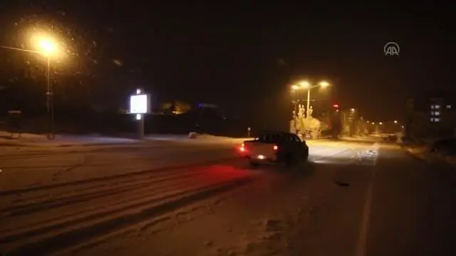 Kar yağışı ulaşımı aksattı Kar yağışı ulaşımı aksattı