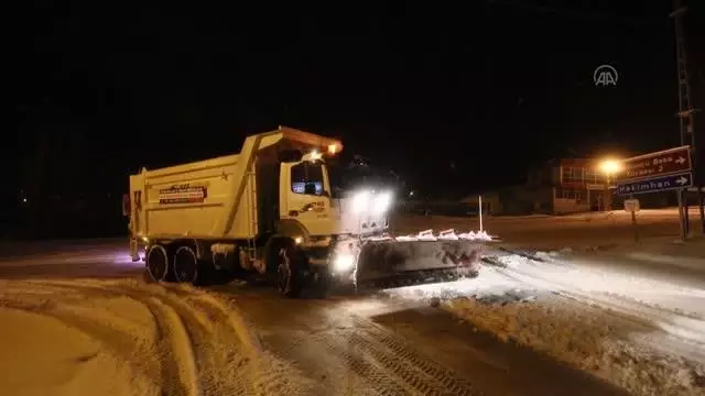 Kar yağışı ulaşımı aksattı Kar yağışı ulaşımı aksattı