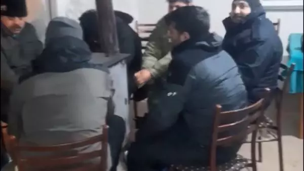 Menekşe Yaylası'nda mahsur kalan 8 kişi, 11 saat sonra kurtarıldı Menekşe Yaylası'nda mahsur kalan 8 kişi, 11 saat sonra kurtarıldı