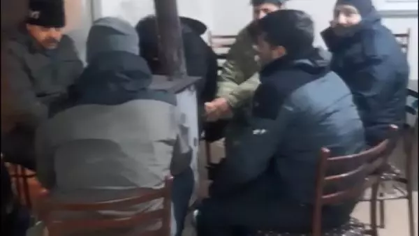 Menekşe Yaylası'nda mahsur kalan 8 kişi, 11 saat sonra kurtarıldı Menekşe Yaylası'nda mahsur kalan 8 kişi, 11 saat sonra kurtarıldı
