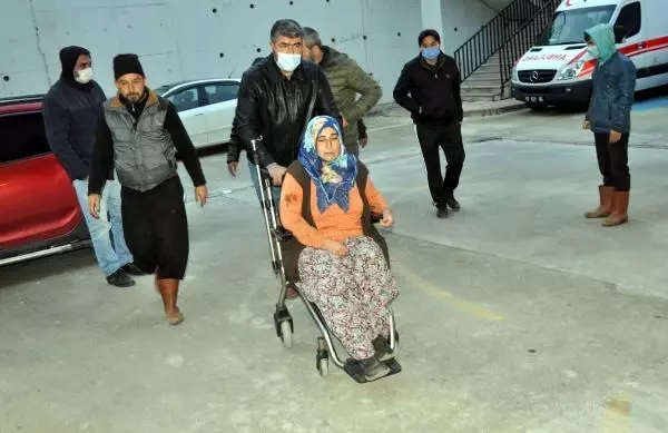 Muz yüklü kamyonet 20 metrelik uçurumdan yuvarlandı: 3 yaralı Muz yüklü kamyonet 20 metrelik uçurumdan yuvarlandı: 3 yaralı