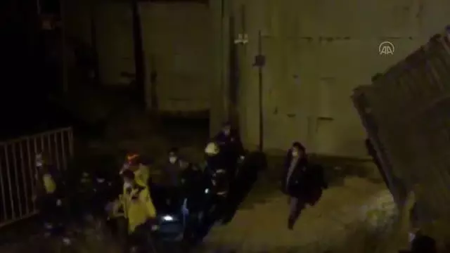 Şarampole devrilen kamyonun sürücüsü yaralandı Şarampole devrilen kamyonun sürücüsü yaralandı