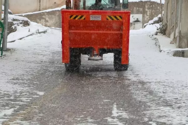 Son dakika haber... Simav'da soğuk hava gölü dondurdu Son dakika haber... Simav'da soğuk hava gölü dondurdu