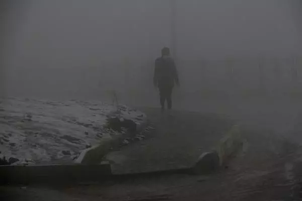 Siirt'te karda mahsur kalan yolcu minibüsü kurtarıldı Siirt'te karda mahsur kalan yolcu minibüsü kurtarıldı