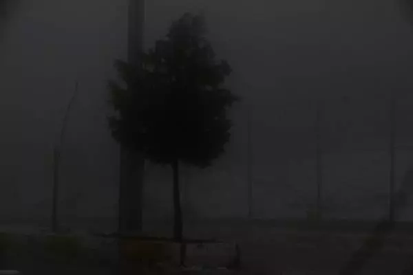 Siirt'te karda mahsur kalan yolcu minibüsü kurtarıldı Siirt'te karda mahsur kalan yolcu minibüsü kurtarıldı