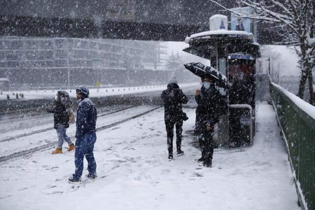 Son dakika! İstanbul'da yeniden başlayan kar ve buzlanma nedeniyle trafik yoğunluğu yüzde 85'i buldu Son dakika! İstanbul'da yeniden başlayan kar ve buzlanma nedeniyle trafik yoğunluğu yüzde 85'i buldu