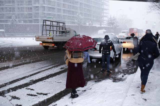 Son dakika! İstanbul'da yeniden başlayan kar ve buzlanma nedeniyle trafik yoğunluğu yüzde 85'i buldu