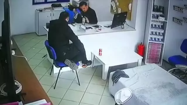 Tamircinin onarmaya çalıştığı tablet alev aldı Bursa,İznik,patlama,Tablet, Tamircinin onarmaya çalıştığı tablet alev aldı Bursa,İznik,patlama,Tablet,