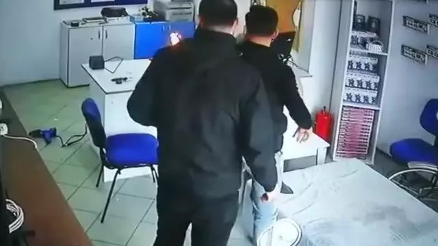 Tamircinin onarmaya çalıştığı tablet alev aldı Bursa,İznik,patlama,Tablet, Tamircinin onarmaya çalıştığı tablet alev aldı Bursa,İznik,patlama,Tablet,