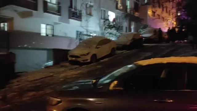 Ümraniye'de freni boşalan midibüs üç araca çarptıktan sonra evin bahçesine girdi Ümraniye'de freni boşalan midibüs üç araca çarptıktan sonra evin bahçesine girdi