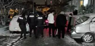 Ümraniye'de freni boşalan minibüs araçlara çarpıp gecekondunun bahçesine uçtu