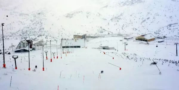 Yıldız Dağı'nda kar 90 santimetreyi buldu, kayak tutkunları akın etti Yıldız Dağı'nda kar 90 santimetreyi buldu, kayak tutkunları akın etti