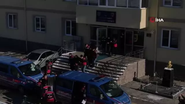 Son dakika haberi... - 20 milyonluk hırsızlığa 7 tutuklama Son dakika haberi... - 20 milyonluk hırsızlığa 7 tutuklama