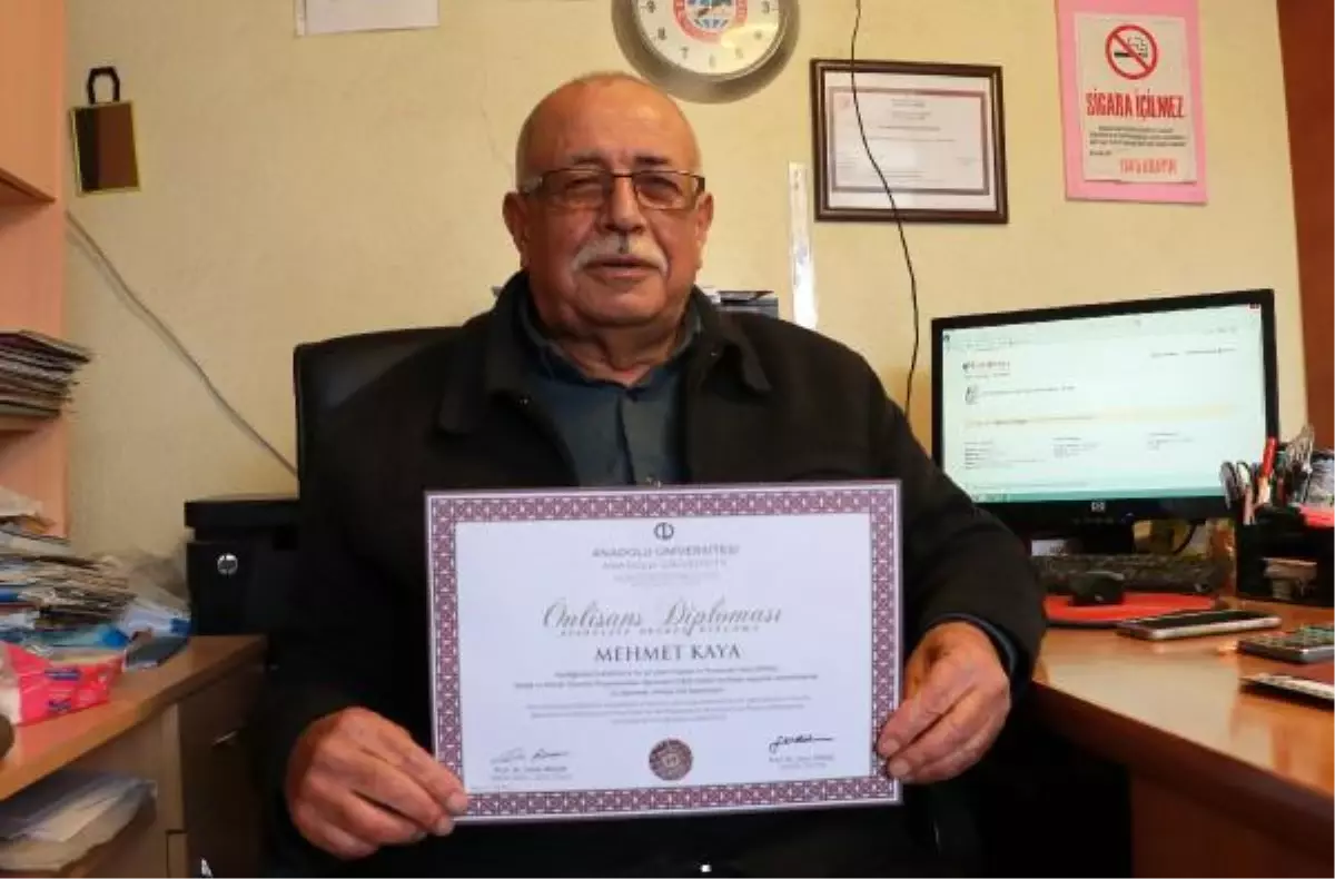 72 yaşında üçüncü üniversite diplomasını aldı