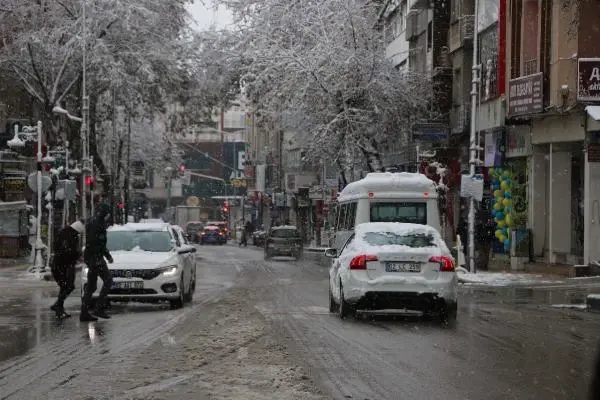 Adıyaman mevsimin ilk karıyla beyaza büründü Adıyaman mevsimin ilk karıyla beyaza büründü