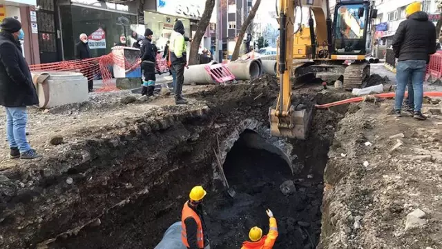 Altyapı çalışması yapan ekipler, Roma dönemine ait tarihi kalıntı buldu Altyapı çalışması yapan ekipler, Roma dönemine ait tarihi kalıntı buldu