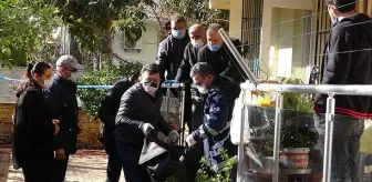 Kamera Arkası: Yalnız yaşayan yaşlı kadın, komşuları tarafından kanlar içinde ölü bulundu Kamera Arkası: Yalnız yaşayan yaşlı kadın, komşuları tarafından kanlar içinde ölü bulundu