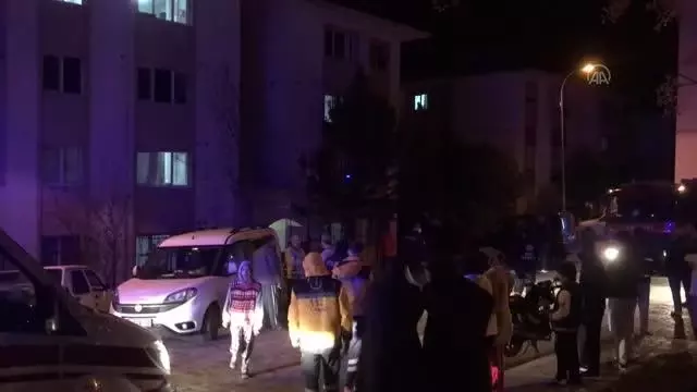 Apartmanda çıkan yangında 6 kişi dumandan etkilendi Apartmanda çıkan yangında 6 kişi dumandan etkilendi