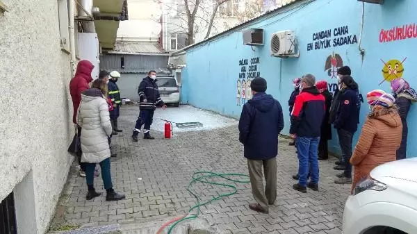 Biga İtfaiyesi'nden, sağlık çalışanlarına yangın söndürme eğitimi Biga İtfaiyesi'nden, sağlık çalışanlarına yangın söndürme eğitimi