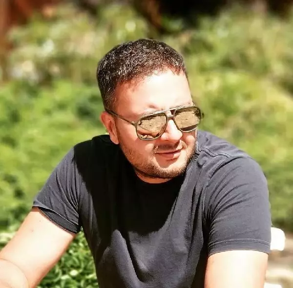 Bozcaada'da eğlenmeye giden Ramazan Öksüz'ü döverek öldüren sanıklara ceza Bozcaada'da eğlenmeye giden Ramazan Öksüz'ü döverek öldüren sanıklara ceza