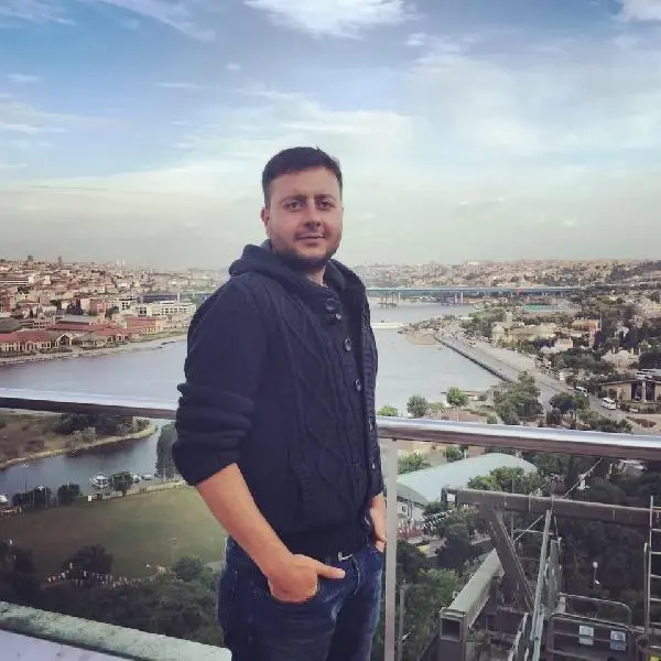 Bozcaada'da eğlenmeye giden Ramazan Öksüz'ü döverek öldüren sanıklara ceza Bozcaada'da eğlenmeye giden Ramazan Öksüz'ü döverek öldüren sanıklara ceza