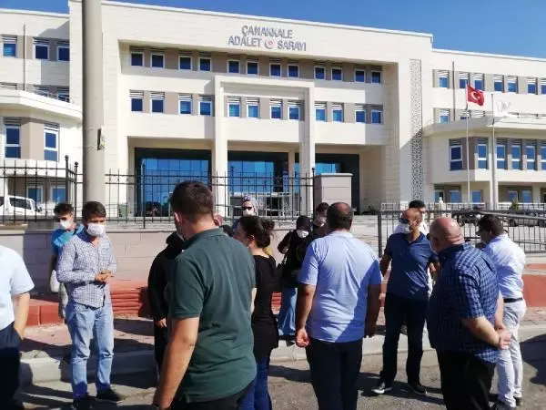 Bozcaada'da eğlenmeye giden Ramazan Öksüz'ü döverek öldüren sanıklara ceza Bozcaada'da eğlenmeye giden Ramazan Öksüz'ü döverek öldüren sanıklara ceza