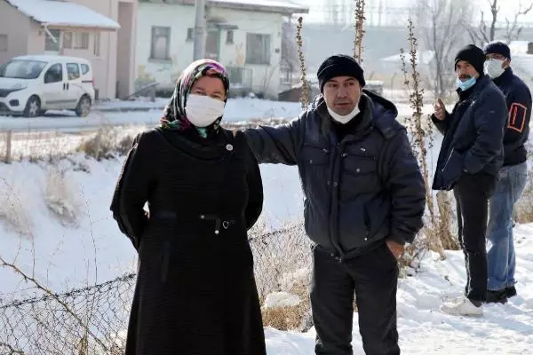 Buzda kayan otomobil, sulama kanalına uçtu Buzda kayan otomobil, sulama kanalına uçtu