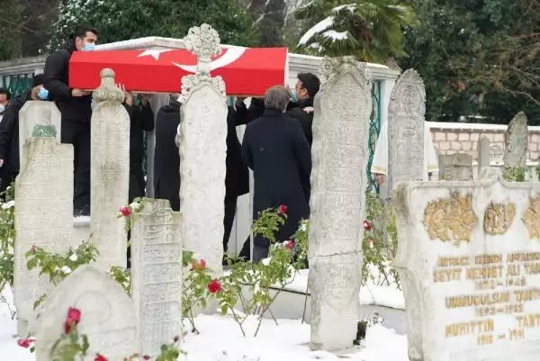 Cumhurbaşkanı Erdoğan, Erbakan'ın kabrini ziyaret etti Cumhurbaşkanı Erdoğan, Erbakan'ın kabrini ziyaret etti