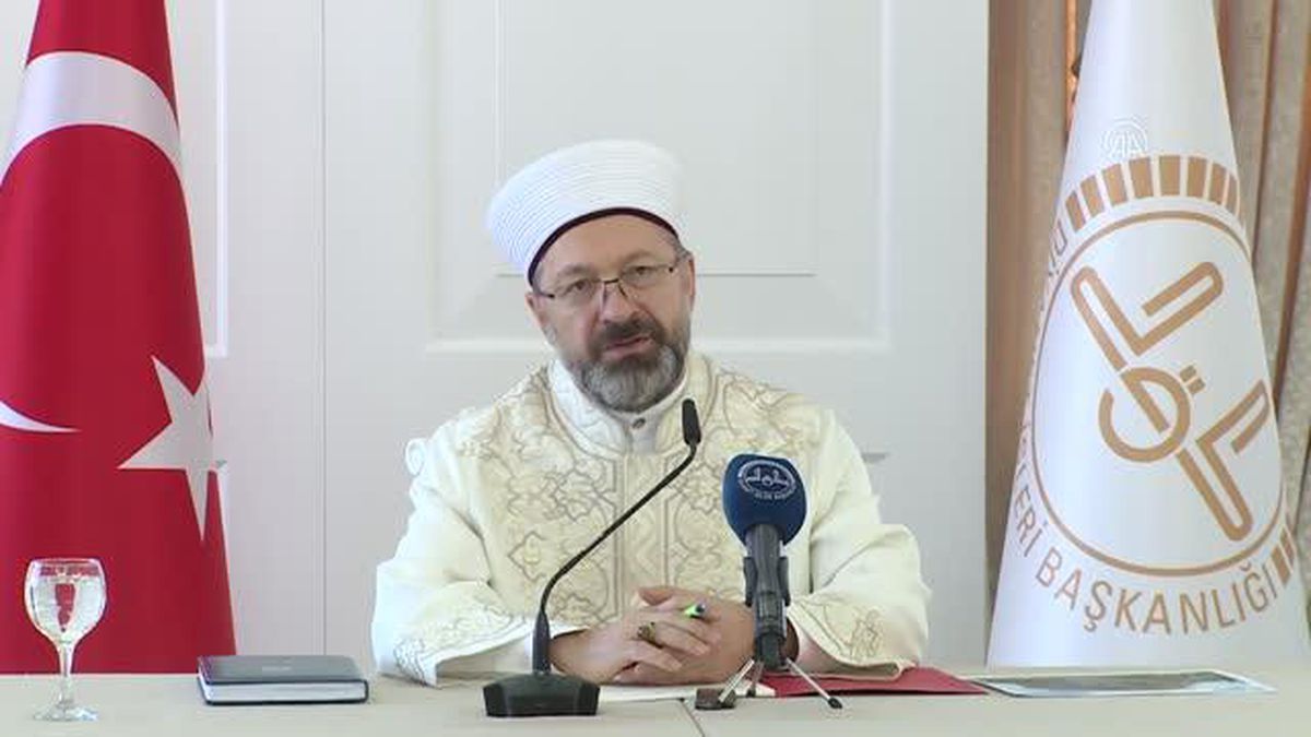 Diyanet İşleri Başkanı Erbaş: 'Gençlerle iletişim kurabilmenin yollarını bulmakta acele etmeliyiz'